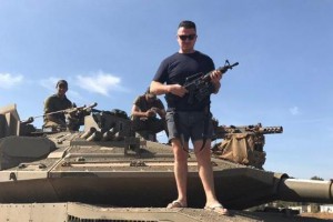 Tommy Robinson with the Israeli military on Syrian border