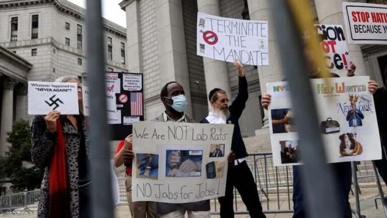 Anti vaccine mandate protesters